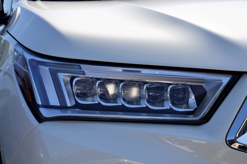 automobile-CAVALAIRE SUR MER-min_acura-headlamp-2834131